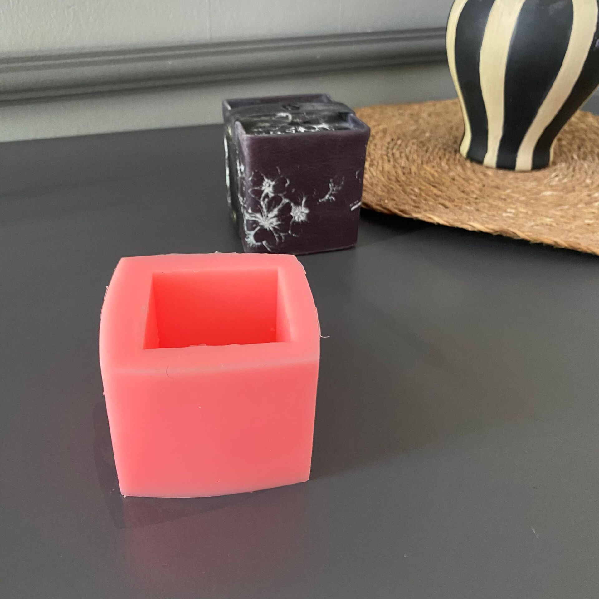 7 cm’lik Küp Silikon Kalıp | Mum & Obje Kalıbı