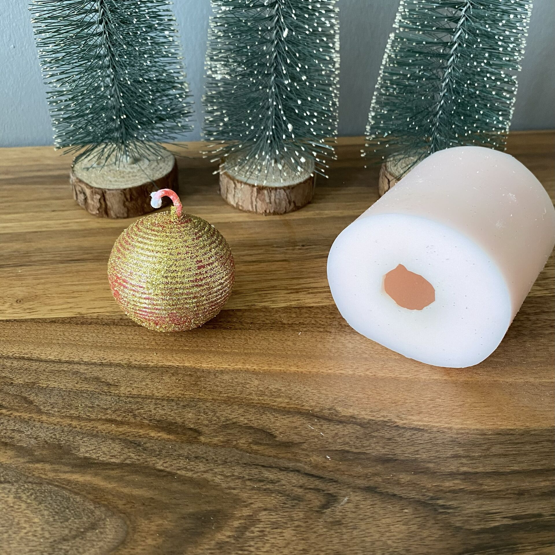 Çam Ağacı Küre Süsü - 2  Silikon Mum Kalıbı